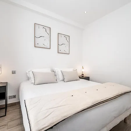 Imhost -cannes Centre Rue Hoche Palais - Croisette * Канны